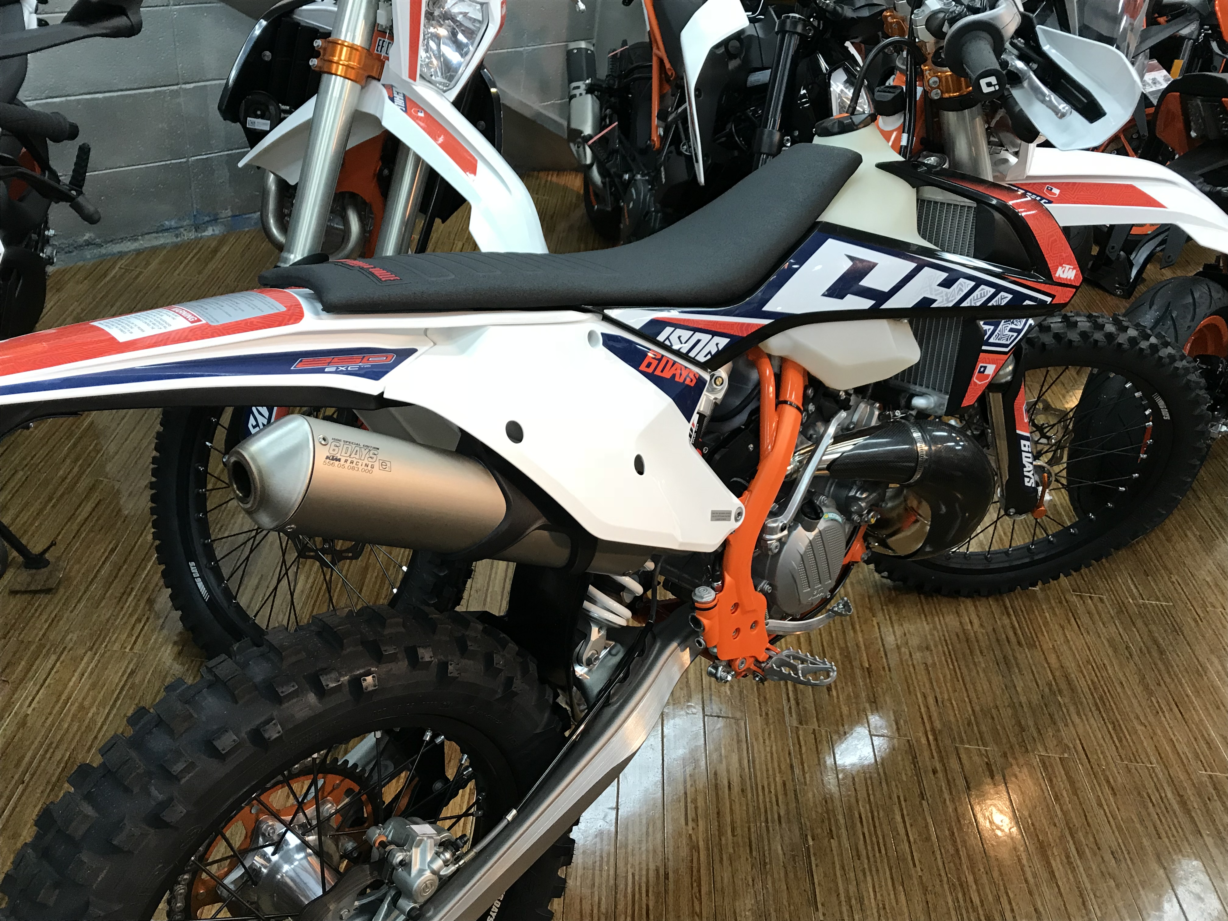 KTM 250EXC シリーズ ローシート仕様・ノーマルです | モトスポーツ 