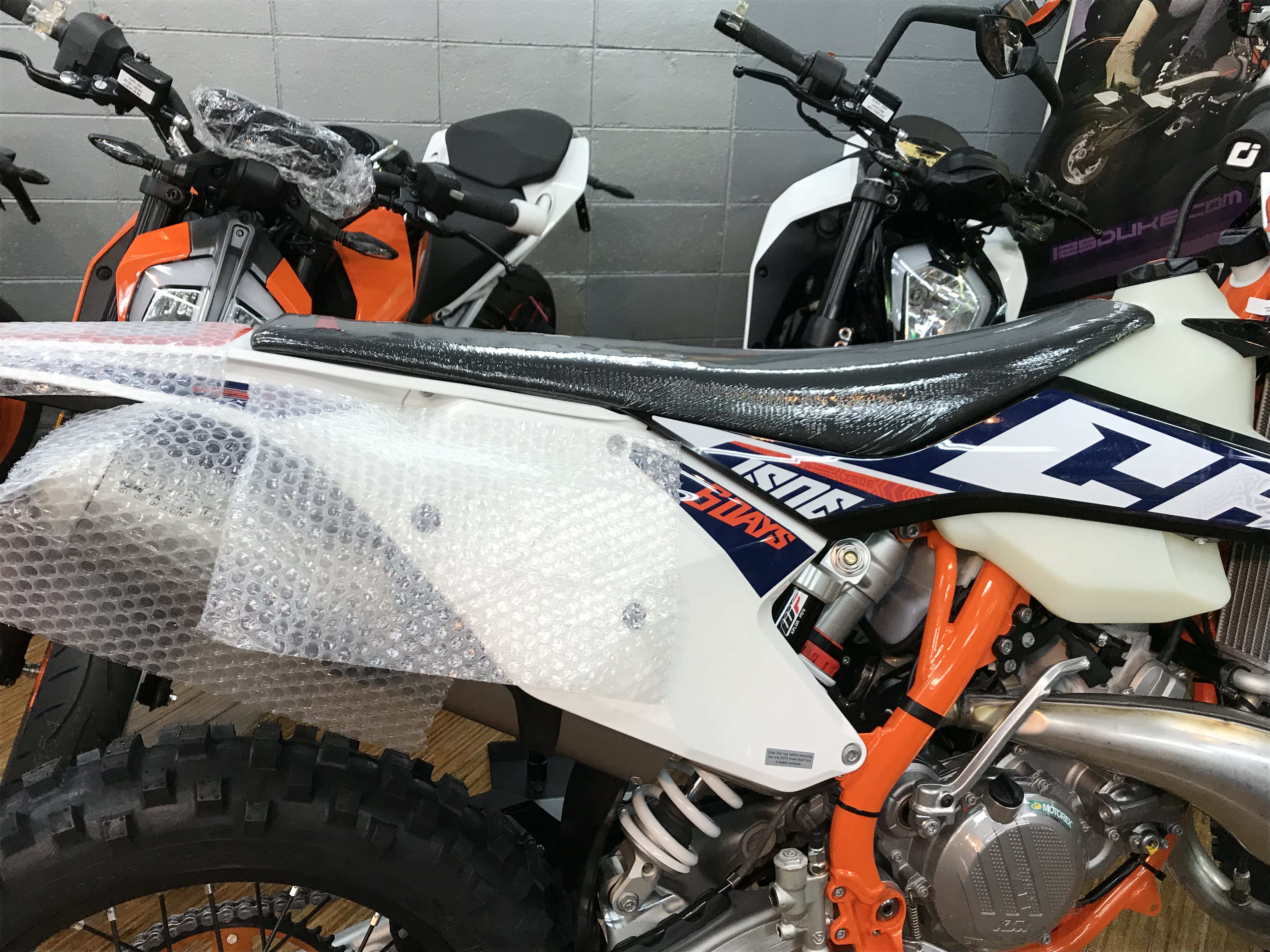 KTM 250EXC シリーズ ローシート仕様・ノーマルです | モトスポーツ 